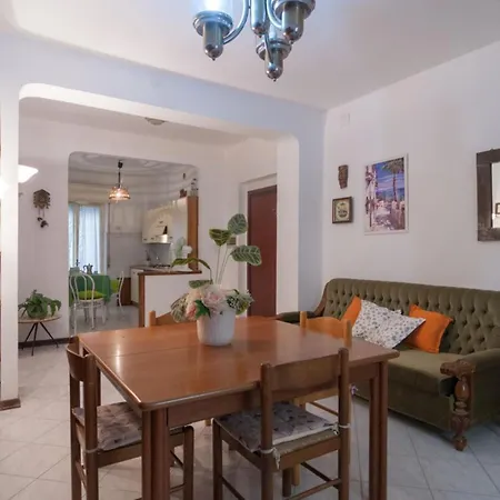 Ros Apartman Follonica